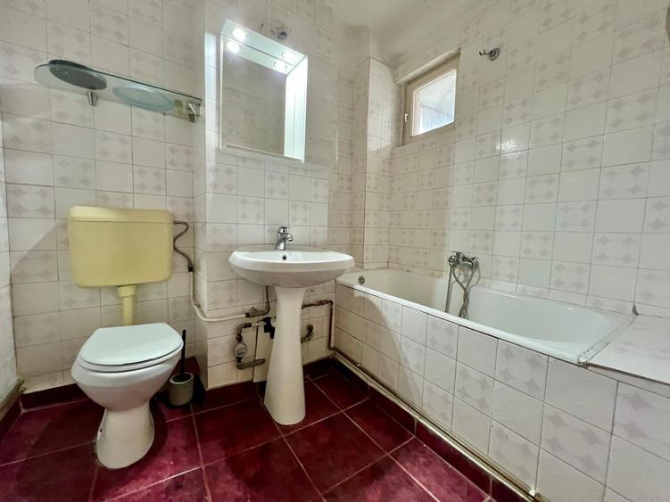 Apartament cu 3 camere decomandat, mobilat în Dacia