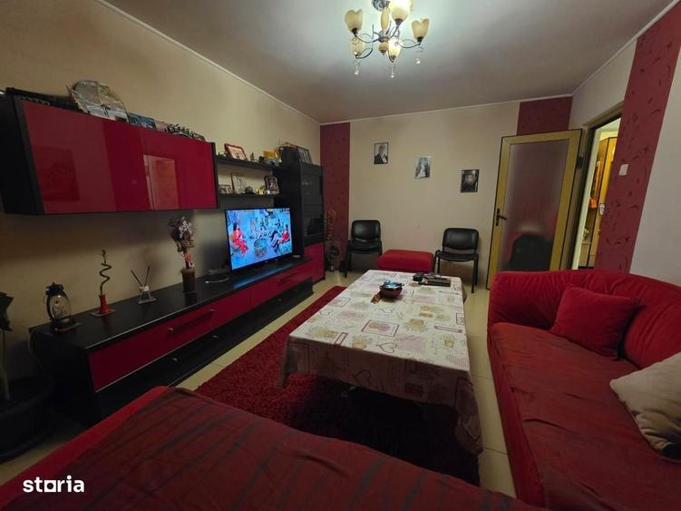 Apartament cu 3 camere decomandat în Brotăcei