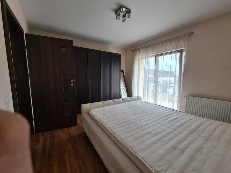 Apartament cu 2 camere semidecomandat, mobilat în Bună Ziua