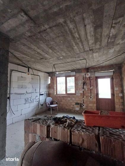 Casă cu 10 camere cu Teren 1800 Mp în Luna