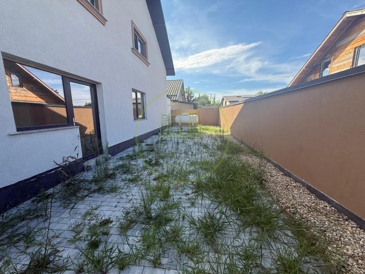 Casă individuală cu 5 camere cu Teren 430 Mp în Malu Mare