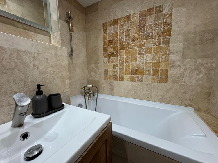 Apartament cu 3 camere decomandat în Copou