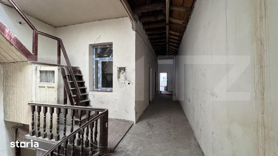 Casă cu 6 camere cu Teren 339 Mp în Central