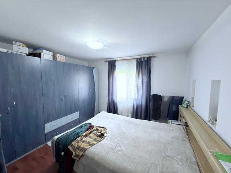 Casă individuală cu 4 camere cu Teren 1600 Mp în Central