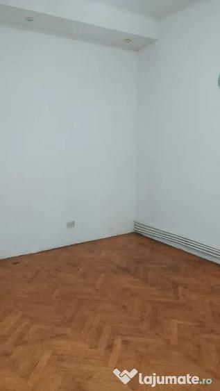Apartament cu 3 camere decomandat în Universitate