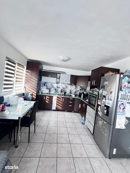 Casă cu 7 camere cu Teren 1000 Mp în Central