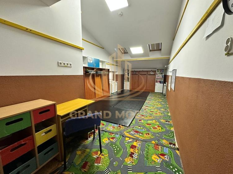 Casă individuală cu 12 camere cu Piscina în Complex Studențesc