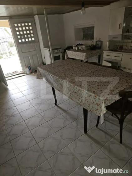 Casă cu 3 camere cu Teren 6300 Mp în Central