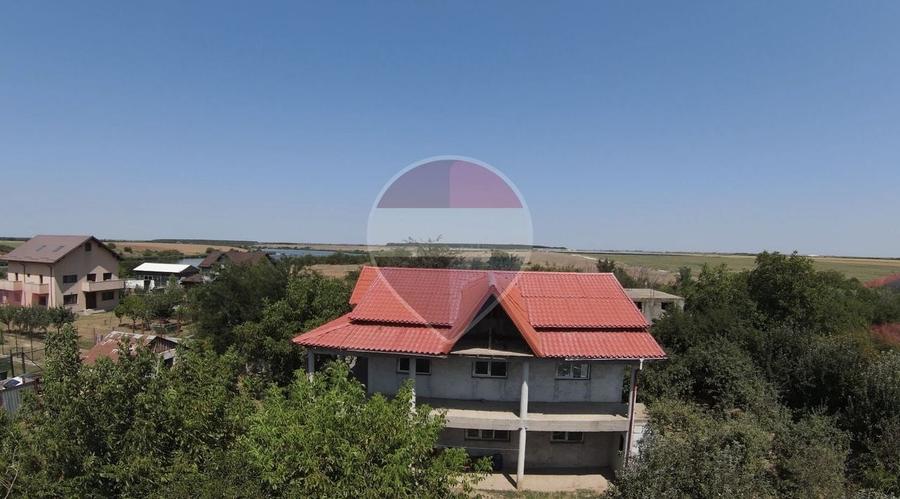 Casă individuală cu 6 camere cu Teren 2600 Mp în Bulbucata