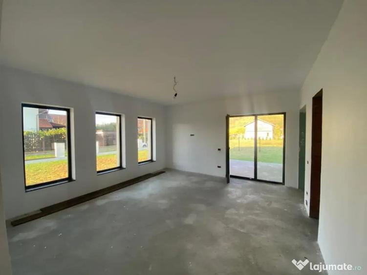 Casă cu 4 camere cu Teren 800 Mp în Tăuții-Măgherăuș