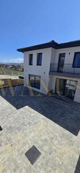 Casă individuală cu 5 camere cu Canalizare în Centura