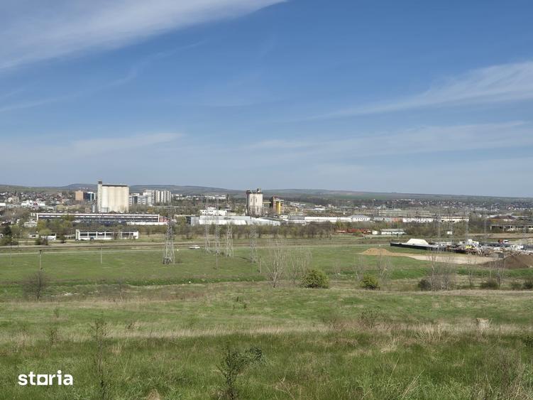 Teren de 33000 mp, în Podu Roș