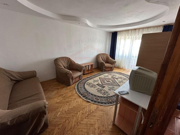 Apartament cu 2 camere decomandat, mobilat în Piața Centrală