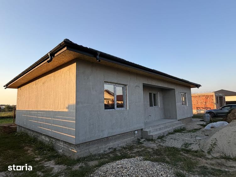 Casă cu 4 camere cu Teren 500 Mp în Joița