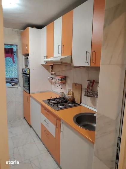 Apartament cu 3 camere decomandat, mobilat în Tei