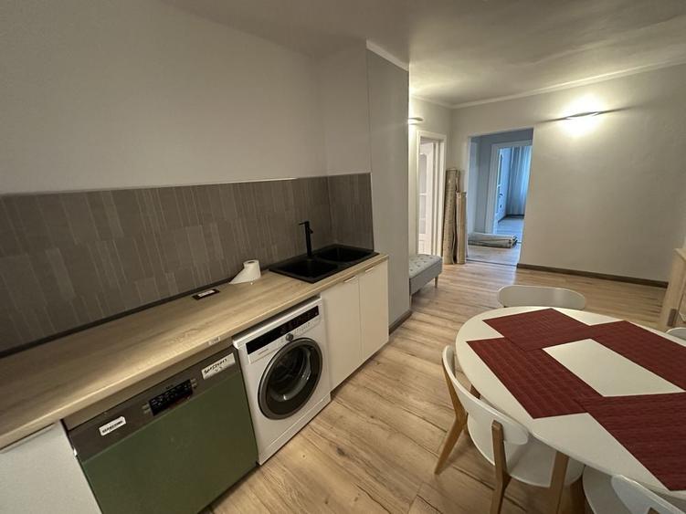 Apartament cu 3 camere decomandat în Central