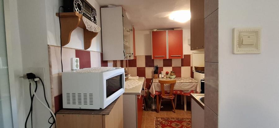 Casă individuală cu 3 camere cu Canalizare în Central