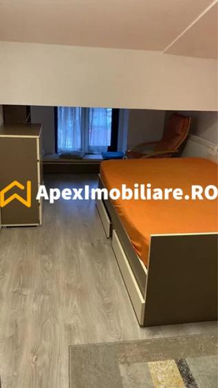 Apartament cu 3 camere semidecomandat, mobilat în 1 Mai
