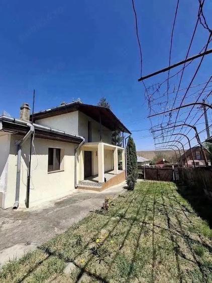 Casă cu Teren 864 Mp în Central