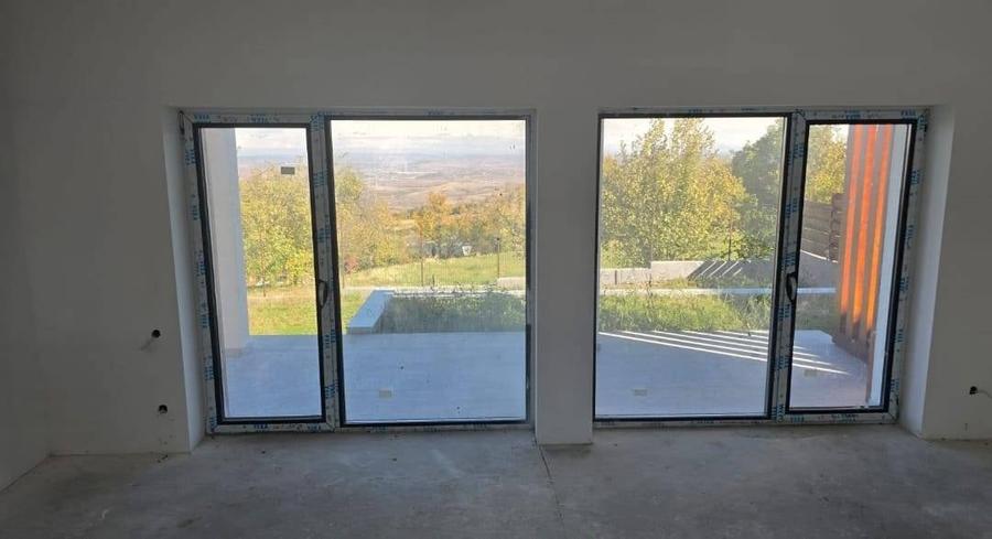 Casă cu 5 camere cu Teren 500 Mp în Central