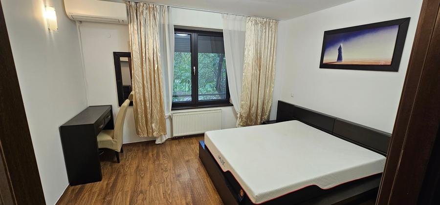 Apartament cu 3 camere semidecomandat, mobilat în Barbu Văcărescu