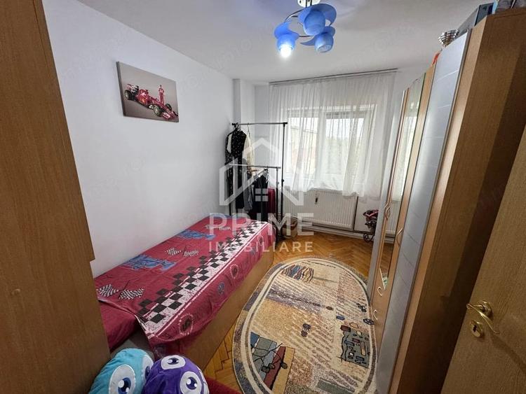 Apartament cu 4 camere decomandat în Cetate