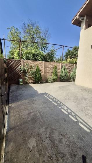 Casă cu 3 camere în Centură