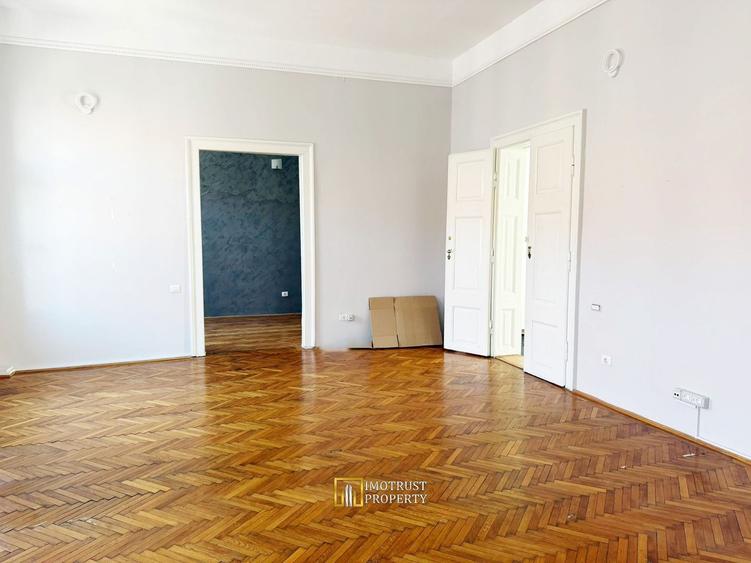 Birou, de 256 mp, în Ultracentral