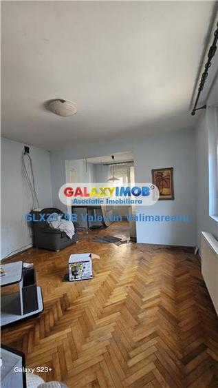 Casă cu 6 camere cu Teren 186 Mp în Vatra Luminoasă