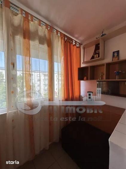 Apartament cu 3 camere, mobilat în Dacia