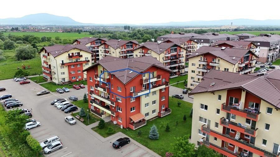 Apartament cu 3 camere decomandat în Sânpetru