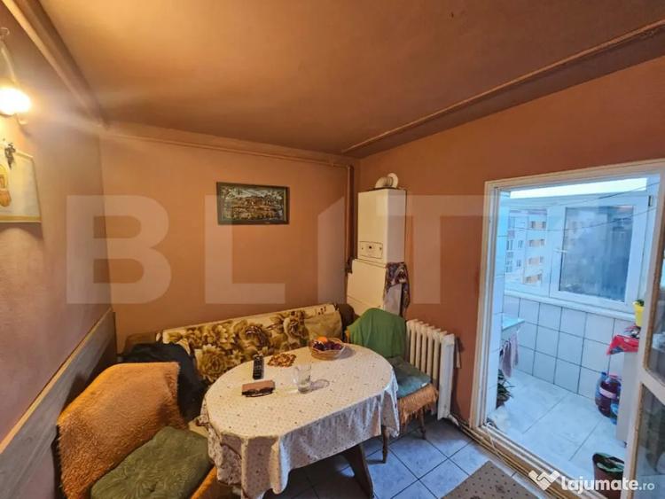 Apartament cu 3 camere decomandat în Cetate