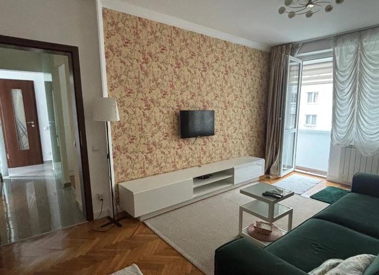 Apartament cu 3 camere decomandat, mobilat în Tineretului