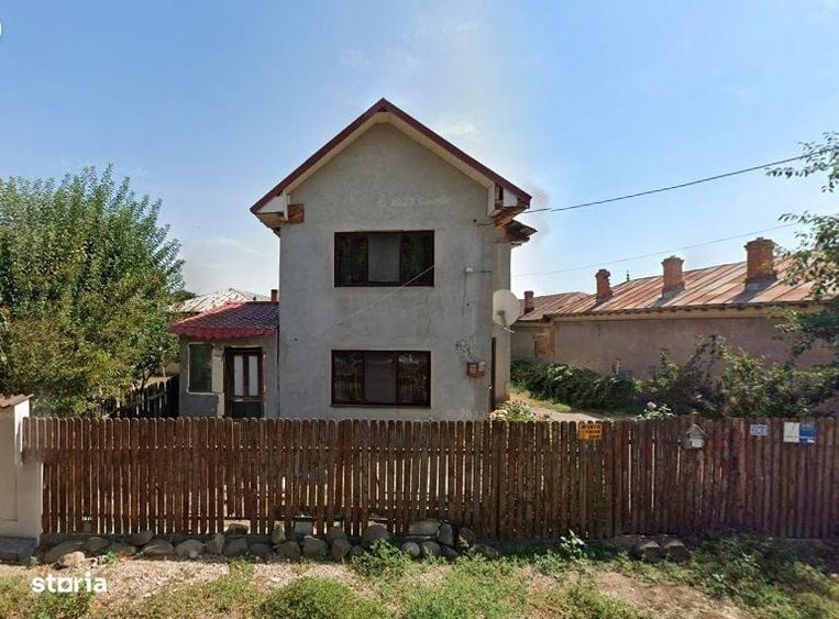Casă cu 4 camere în Brezoaia