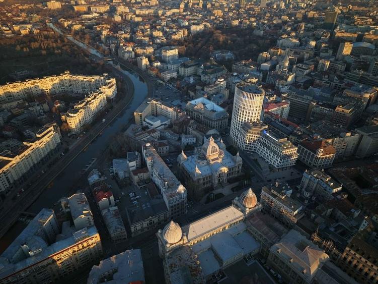 Birou, de 27,900 mp, în Calea Victoriei