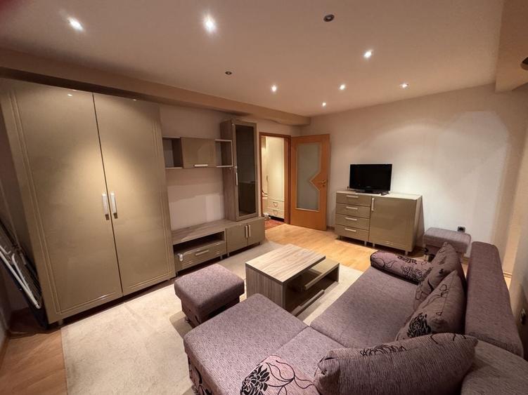 Apartament cu 2 camere semidecomandat în Central