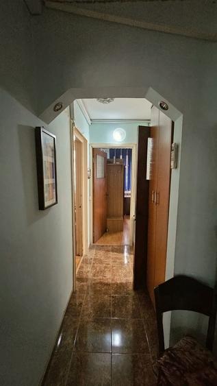 Apartament cu 3 camere decomandat în Antiaeriană
