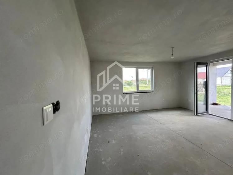 Casă cu 2 camere cu Teren 820 Mp în Totoi