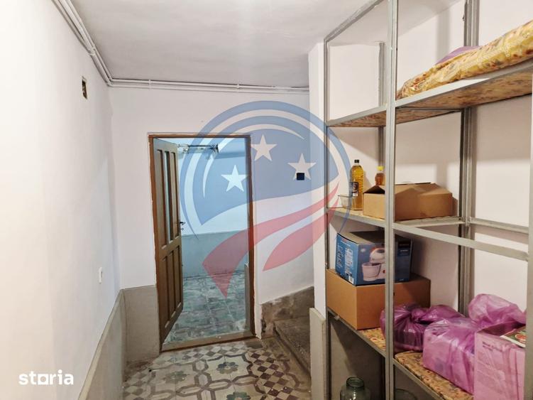 Casă cu 5 camere cu Teren 252 Mp în Central