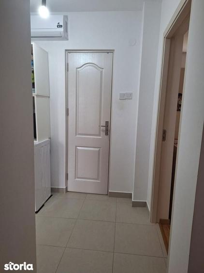 Apartament cu 3 camere în Tei