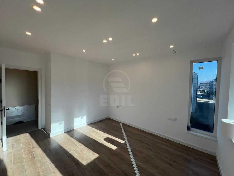 Duplex cu 4 camere cu Canalizare în Florești