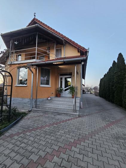 Casă cu 4 camere în Mihai Viteazu