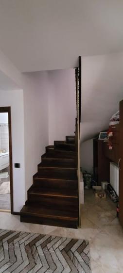 Duplex cu 5 camere cu Canalizare în Apărătorii Patriei