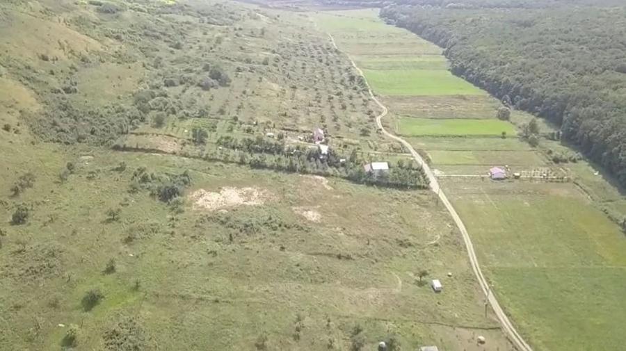 Teren de 2700 mp, în Curtești