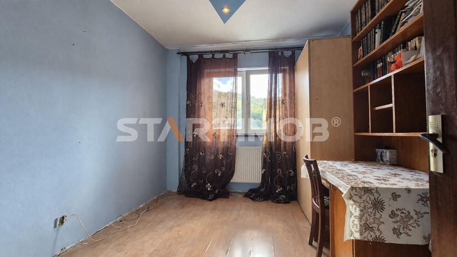 Apartament cu 3 camere decomandat în Răcădău