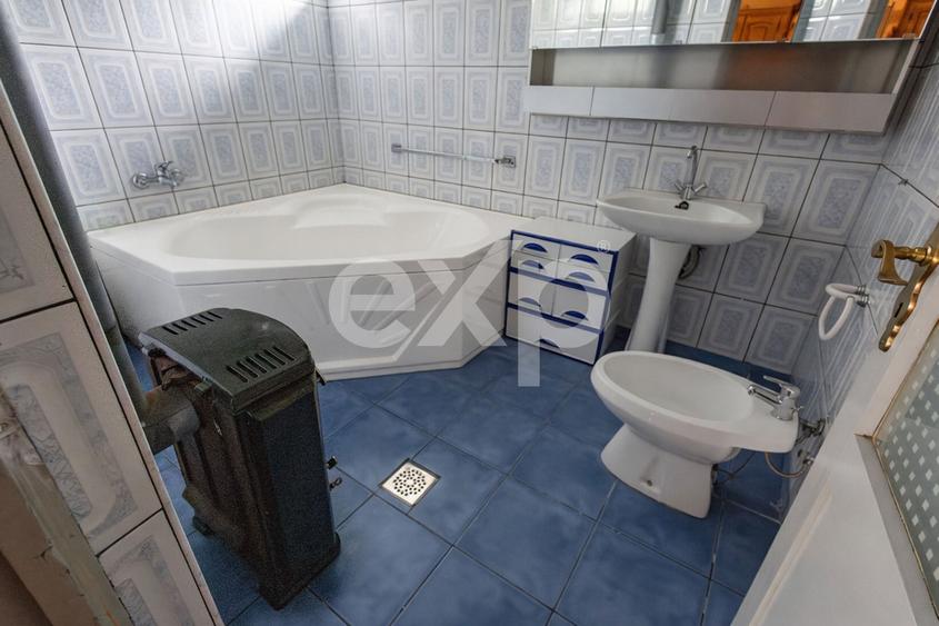 Casă individuală cu 6 camere cu Canalizare în Buziaș