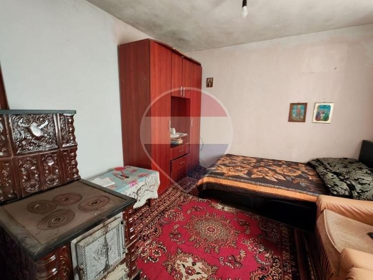 Casă individuală cu 2 camere cu Teren 557.90002441406 Mp în Central