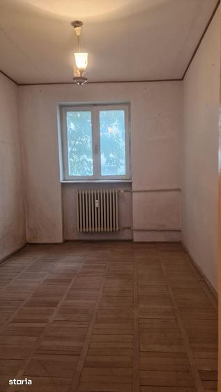 Apartament 3 camere etaj 1 ?coala 7 - 2