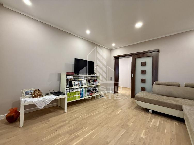 Apartament cu 3 camere decomandat, mobilat în Lunei