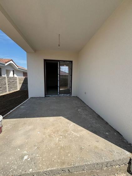 Apartament cu 4 camere decomandat în Moșnița Veche